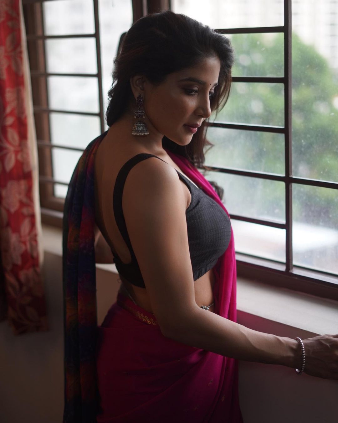 sakshi agarwal hot photos in saree glamour look