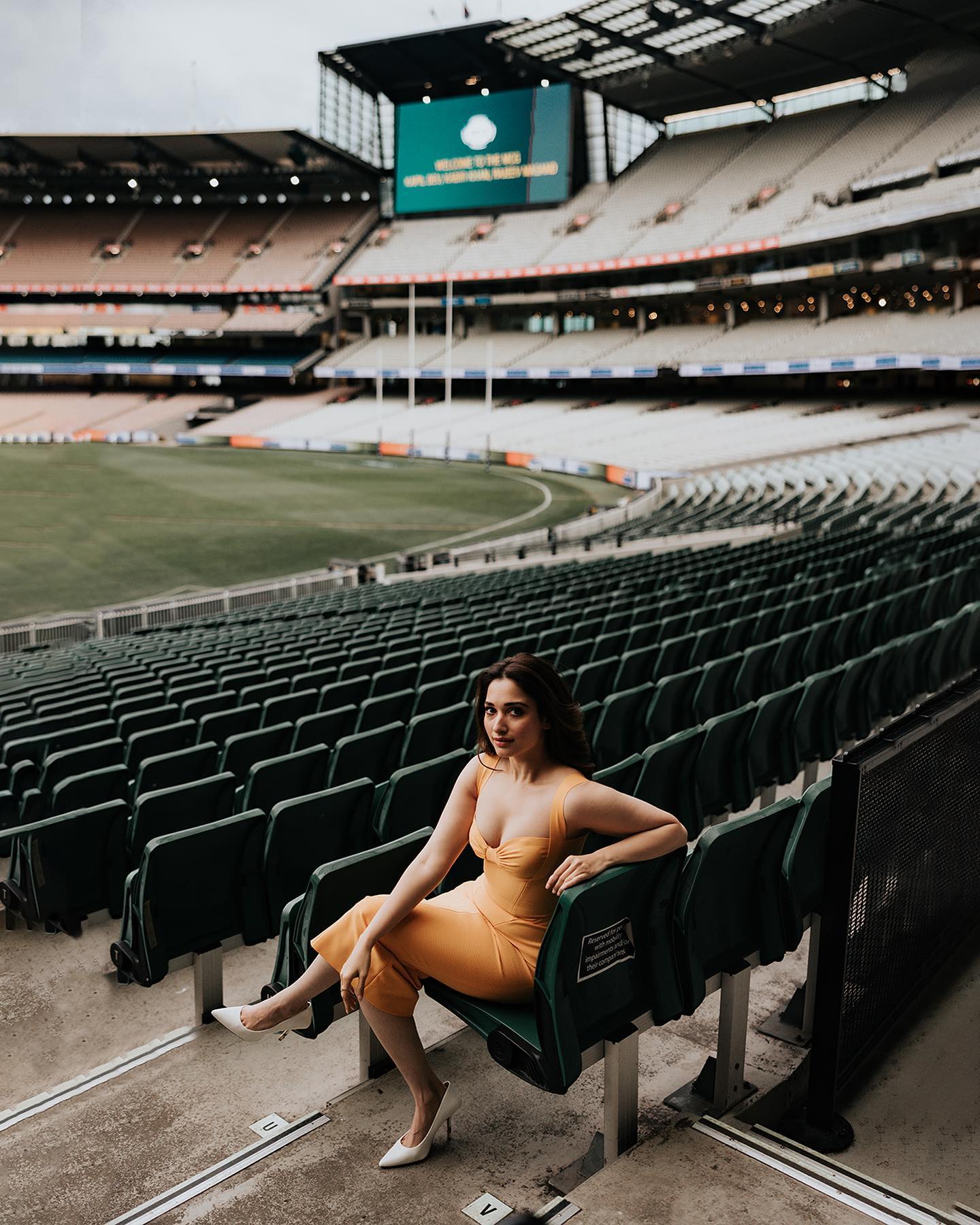 tamanna arrived in glamour saree in temple for pooja