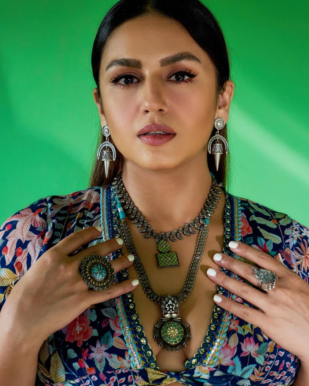 huma qureshi glamour photos getting viral on social media