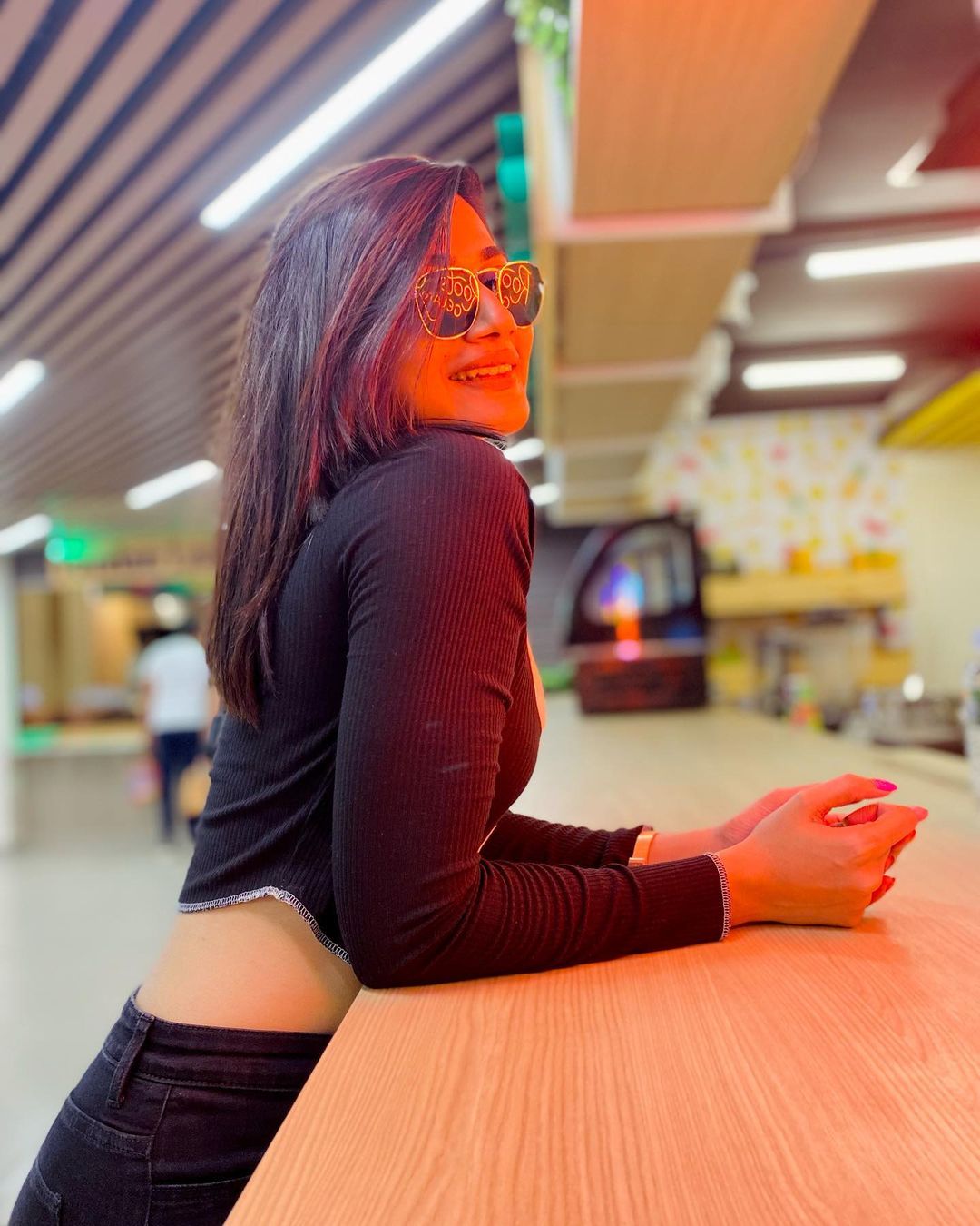 losliya hot photos getting viral on social media in black modern dress