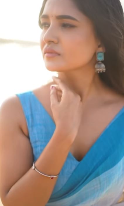 vani bhojan hot video in ocean side getting trending