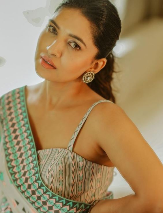 actress vani bhojan living together life with tamil actor