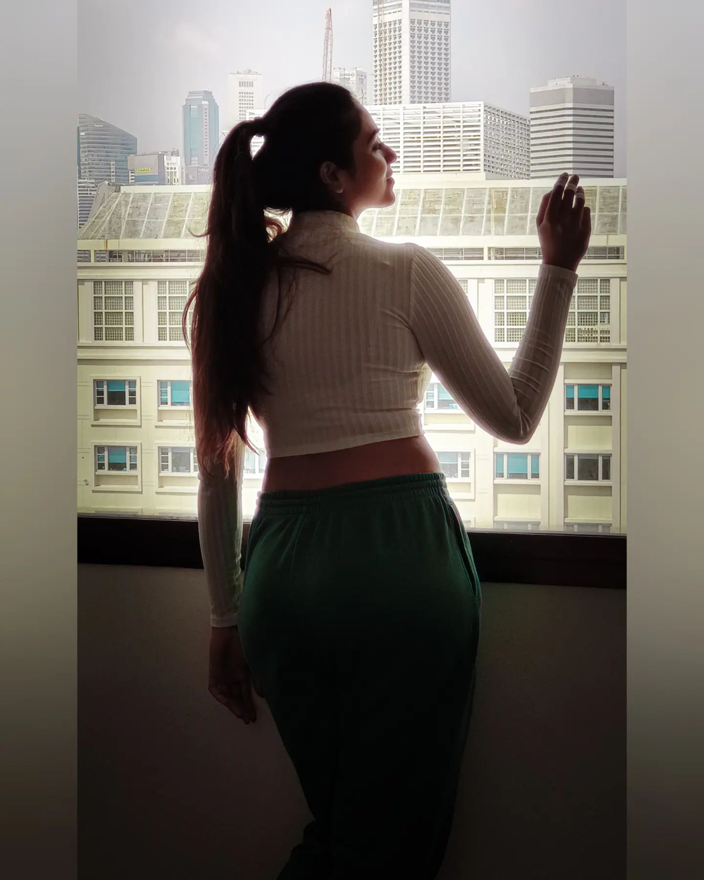 actress indhuja ravichandran hot photos in bedroom