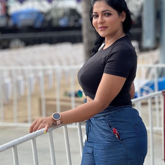 actress reshma pasupuleti hot photos in modern glamour dress