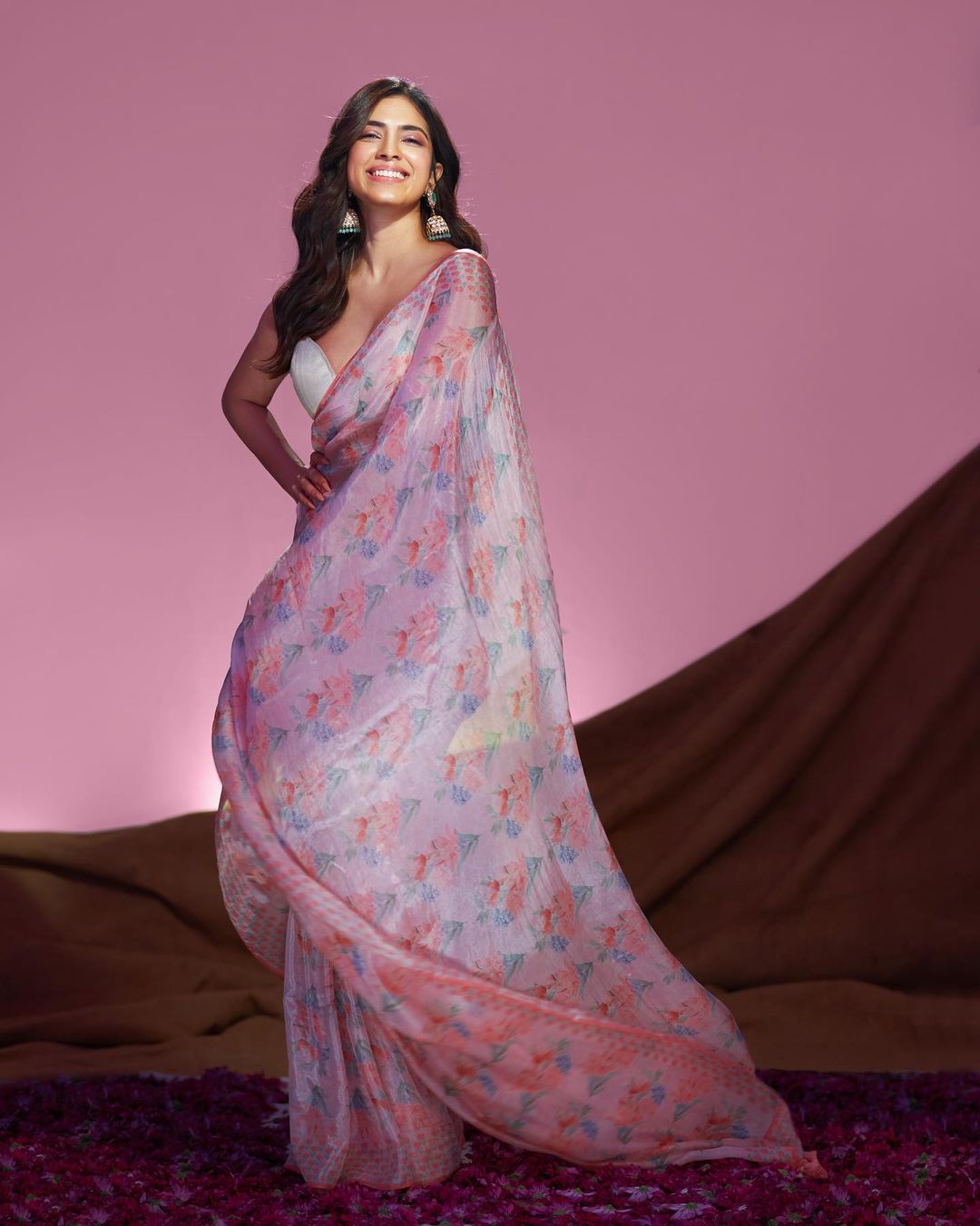 malavika mohanan hot photos in glamour blouse and saree