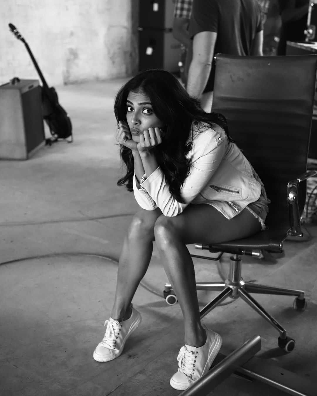 malavika mohanan hot photos in glamour blouse and saree