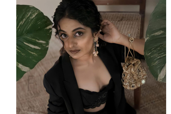 esther anil hot photos in sun and filter getting viral