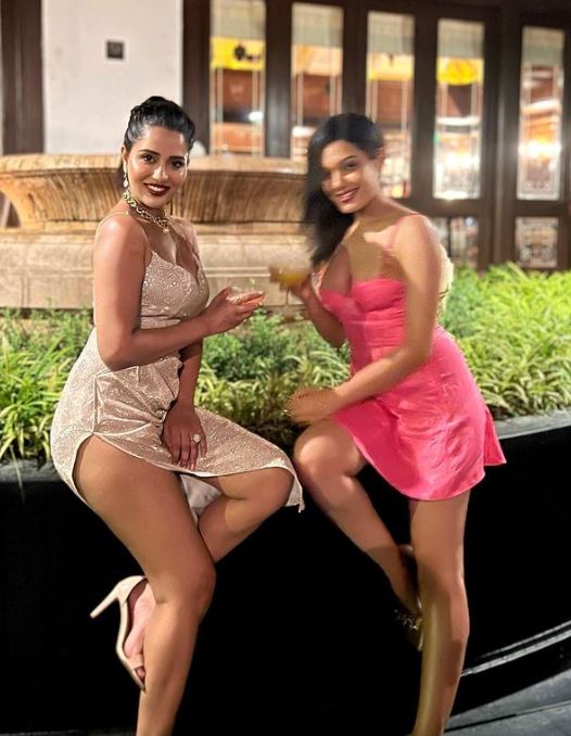 raiza wilson hot photos in traditional low neck dress getting viral