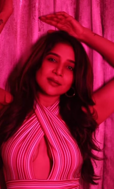 actress sakshi agarwal hot photos trending in social media