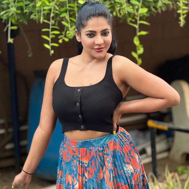 actress reshma pasupuleti hot photos in modern glamour dress