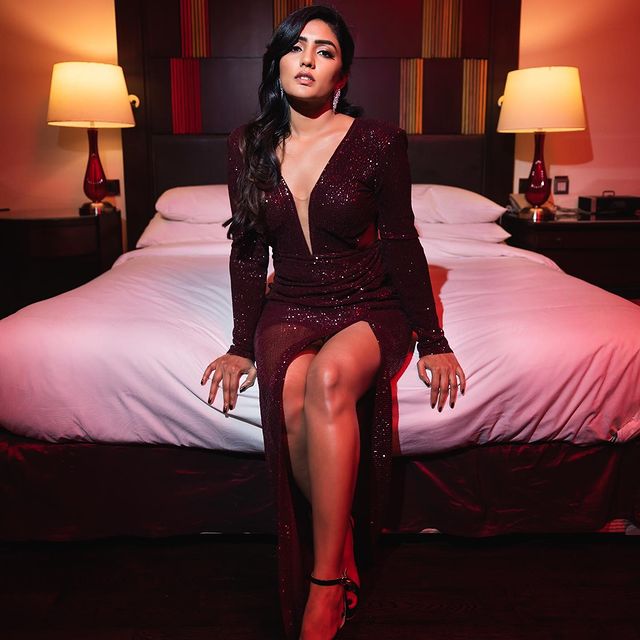 actress eesha rebba hot photos in shining modern glamour dress