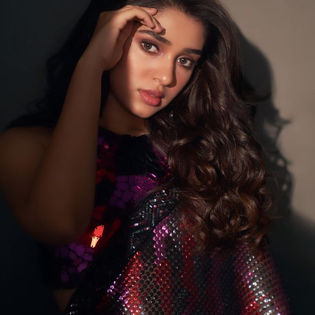 actress krithi shetty hot photos in glamourous saree and look