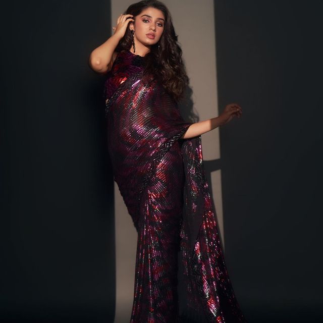 actress krithi shetty hot photos in glamourous saree and look