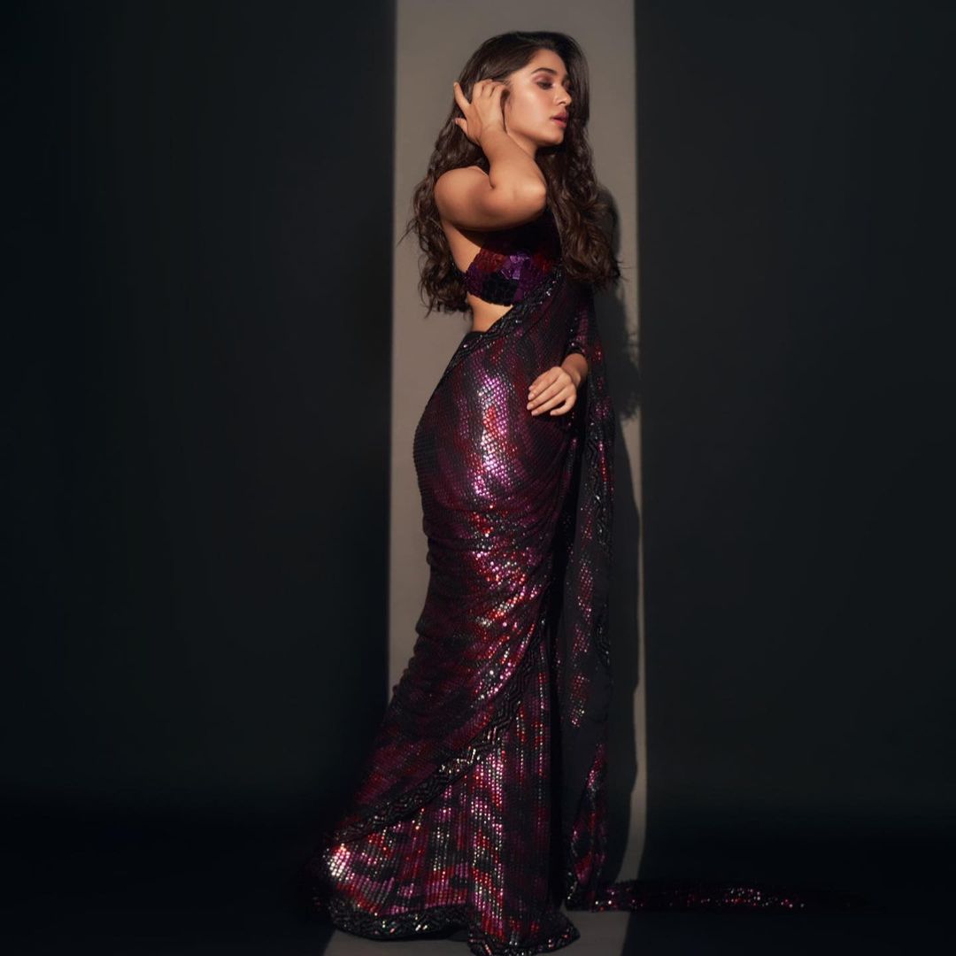 actress krithi shetty hot photos in glamourous saree and look