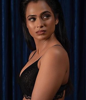 ramya pandian hot photos and video getting viral and trending on social media