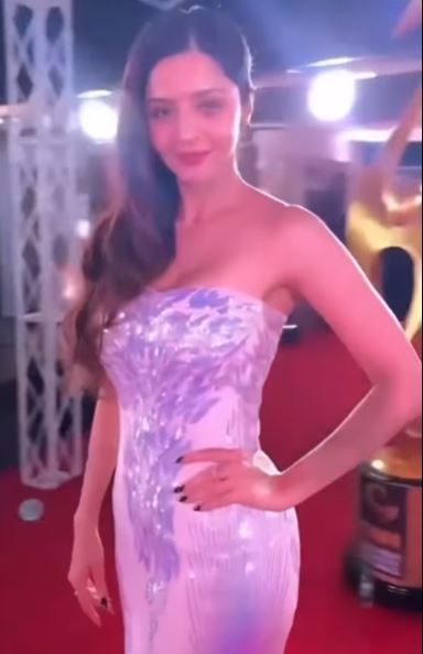 actress vedhika hot photos in netted full dress without sleeve