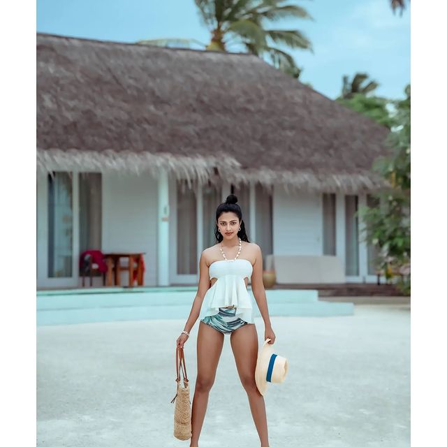 amala paul hot photos in beach shore getting viral