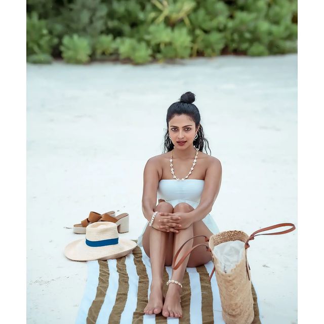 amala paul hot photos in beach shore getting viral