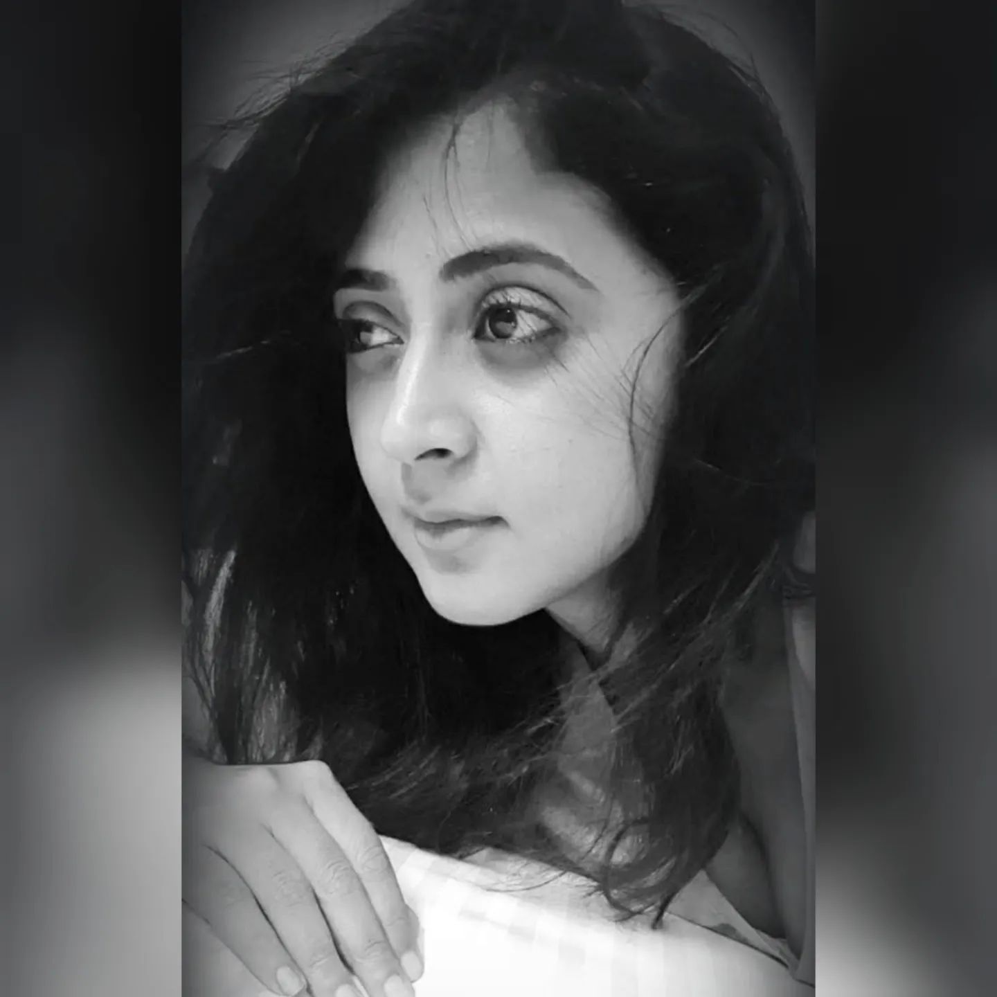 actress kanika hot photos in short dress getting viral