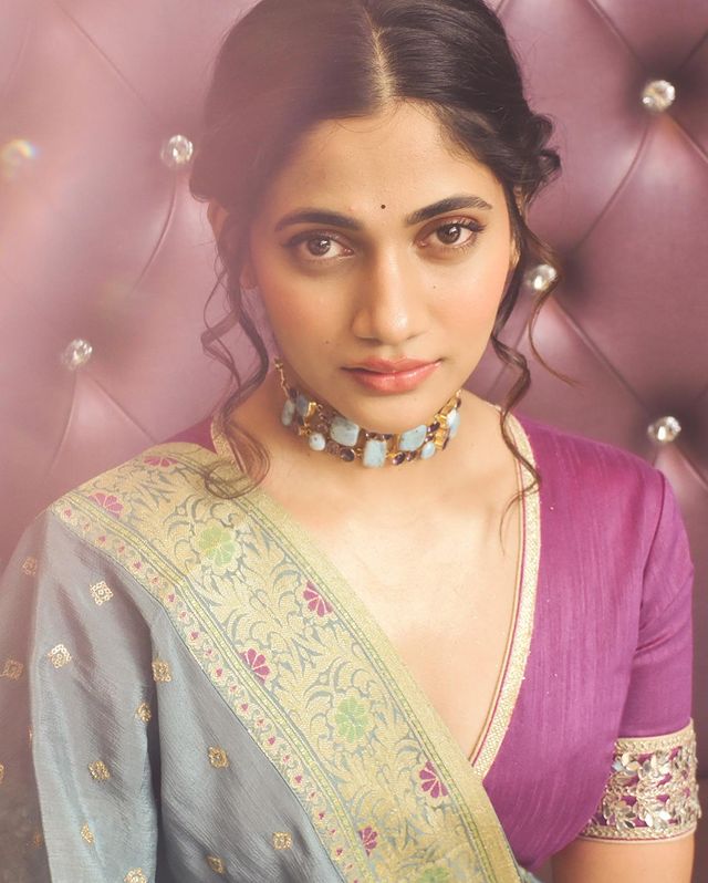 actress losliya hot photos getting viral on social media