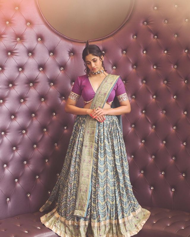 actress losliya hot photos getting viral on social media