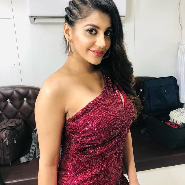 yashika anandh hot photos in glittering modern dress