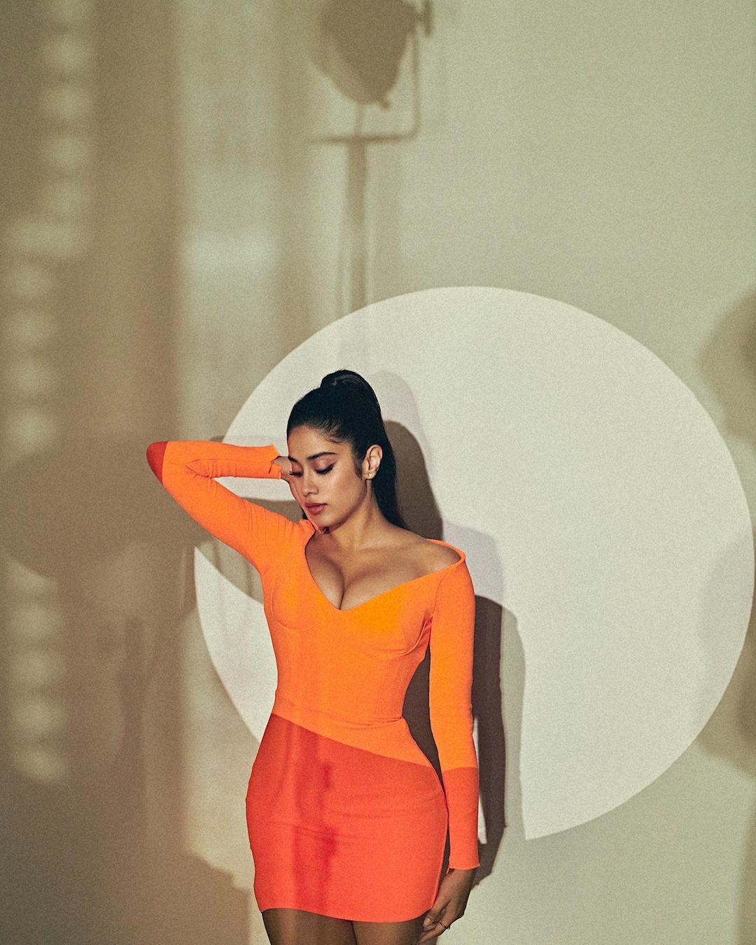 actress janhvi kapoor hot photos getting viral on social media