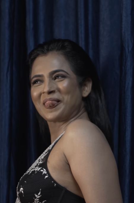 netizens comment on photographer of ramya pandiyan photoshoot getting viral