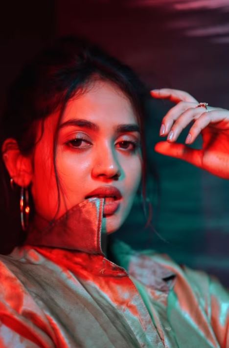 teju ashwini latest hot photos and video in shining golden dress getting viral