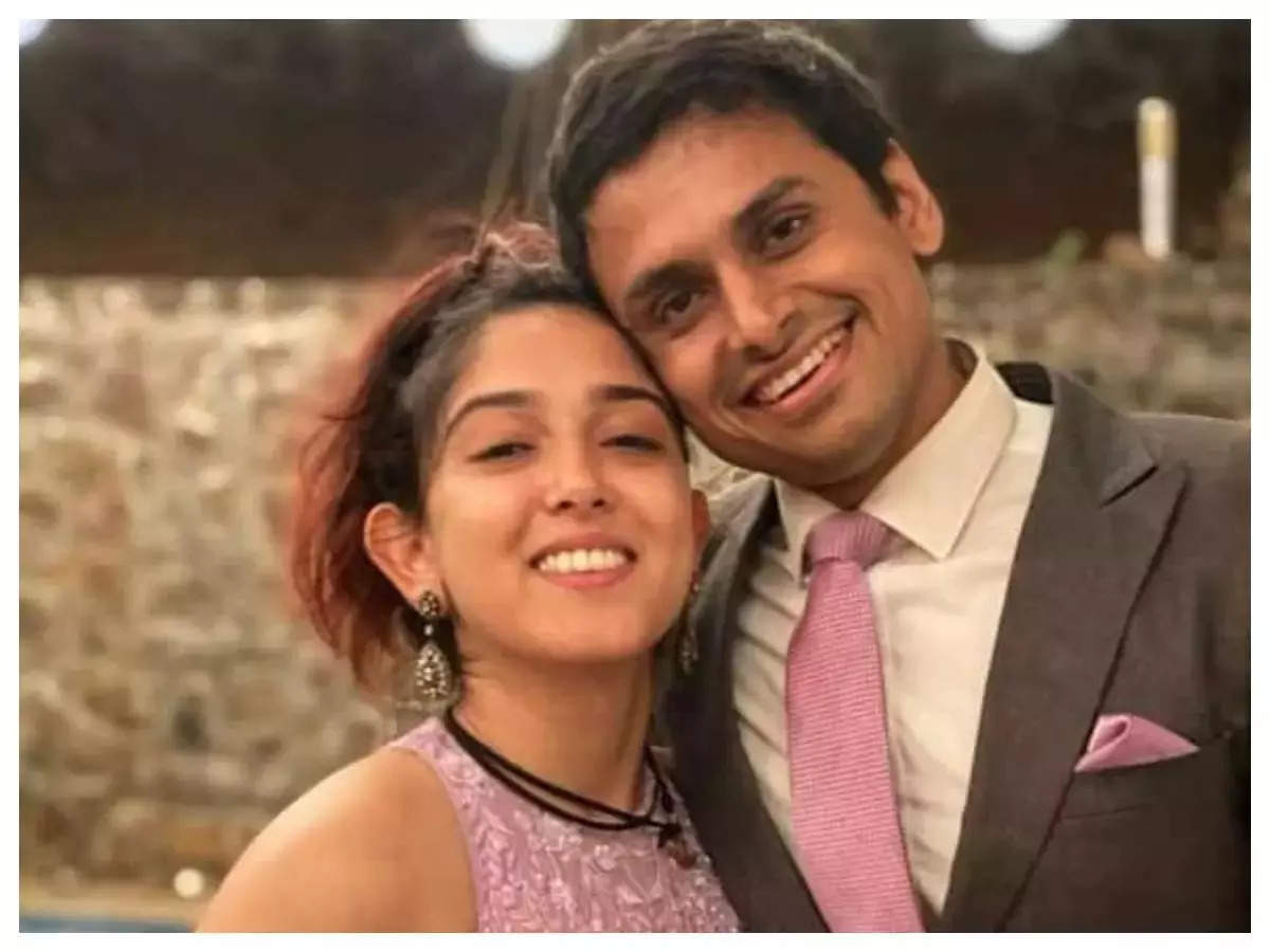 ira khan and nupur kissing in public place images getting viral