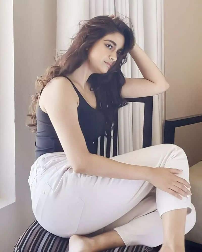 keerthy suresh photo with pandian stores kumaran getting viral