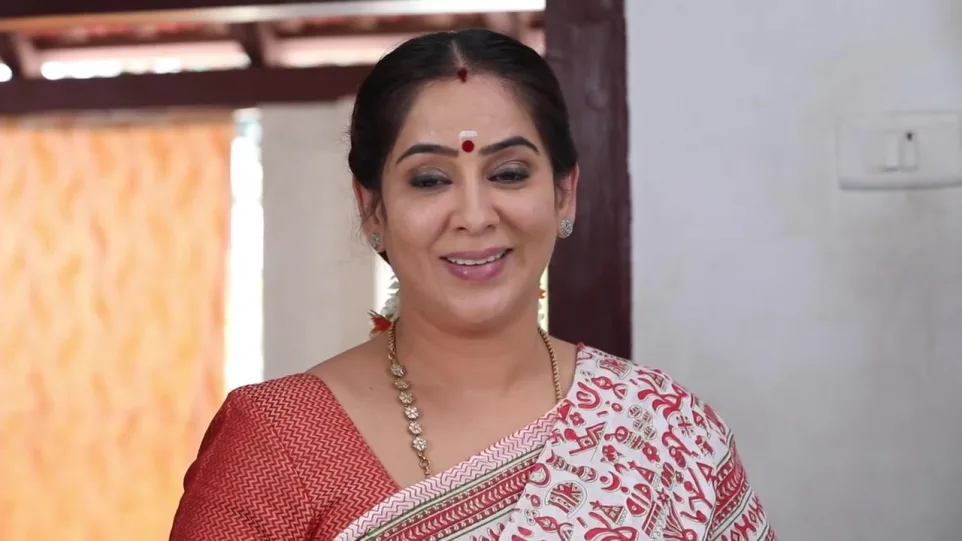 tamil serial actress lakshmi vasudevan cries over video as her photos got morphed