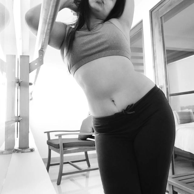 actress poonam bajwa hot photos showing navel getting viral