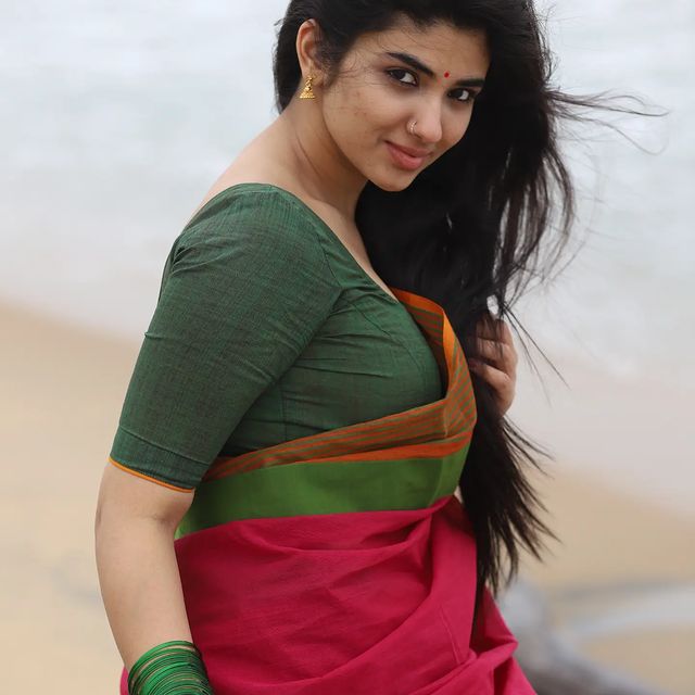 actress pragya nagra hot photos in saree getting viral