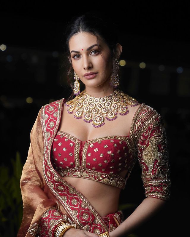 actress amyra dastur hot photos in grand lehenga getting viral
