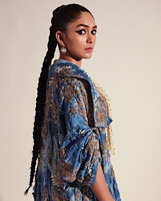 mrunal thakur hot photos hiding glamour in flower string photos getting viral