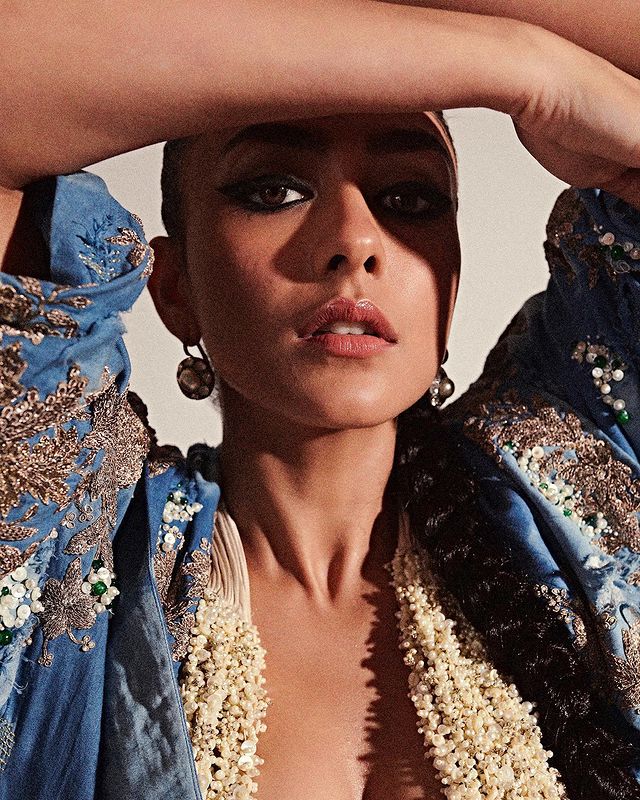 mrunal thakur hot photos hiding glamour in flower string photos getting viral