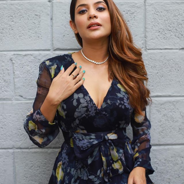 aishwarya dutta hot photos in glamour short dress 