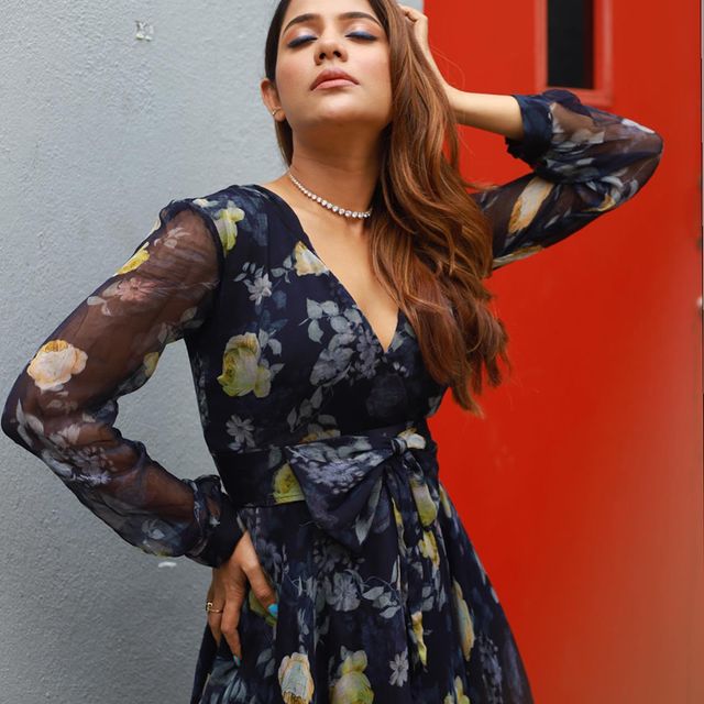 aishwarya dutta hot photos in glamour short dress 