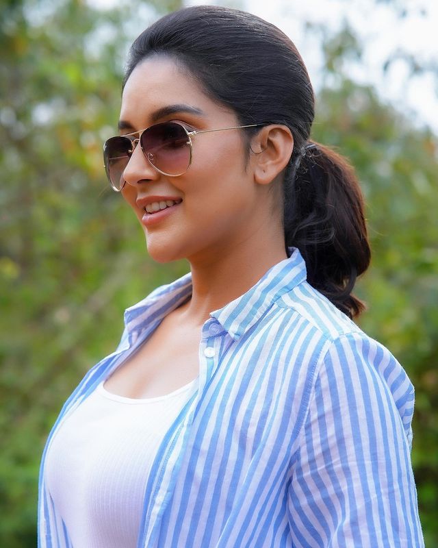 mahima nambiar hot photos in stylish modern dress getting viral