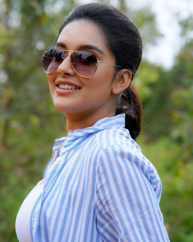 mahima nambiar hot photos in stylish modern dress getting viral