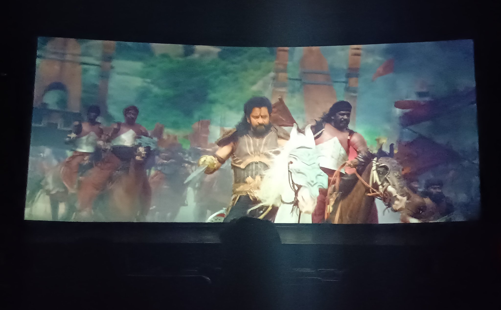 ponniyin selvan part 1 release getting positive reviews and twitter trending