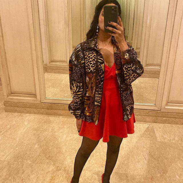 raiza wilson hot photos in red hot short gown getting viral