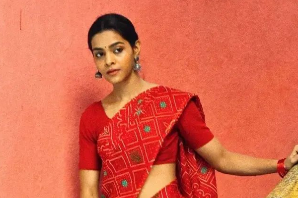 popular tamil movie actress suicide shocks cinema industry and suicide note caught by police