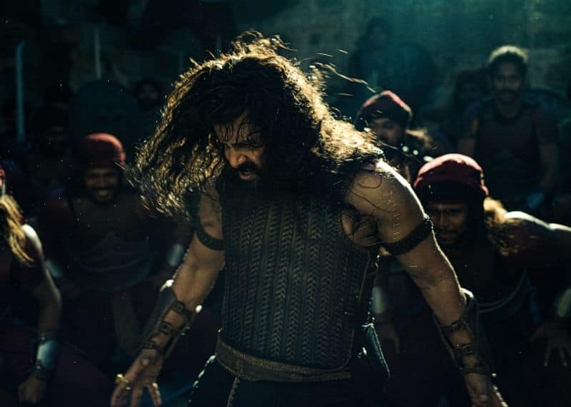 dhuruv vikram speaks ponniyin selvan vikram popular dialogue on stage