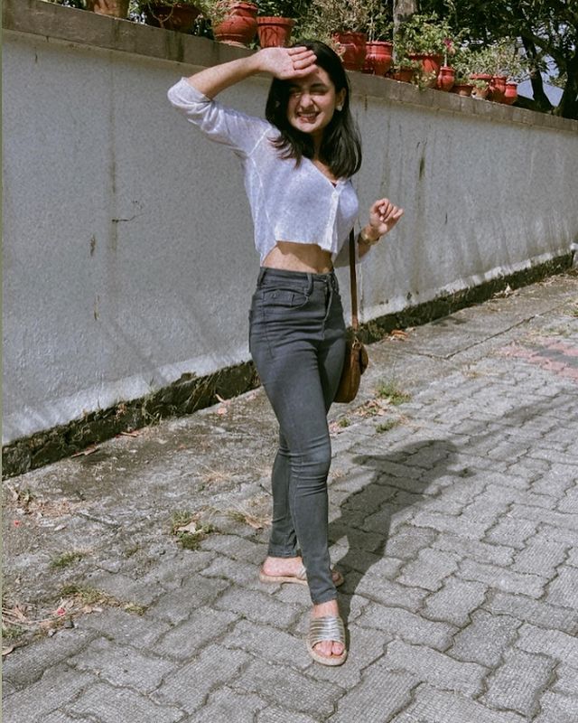 esther anil hot photos in sun and filter getting viral