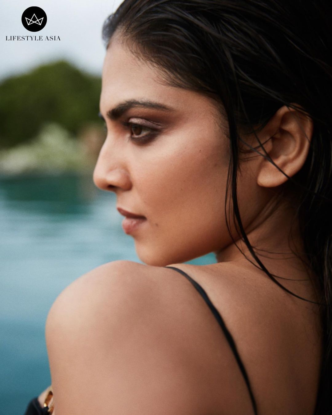 malavika mohanan hot photos showing glamour in social media