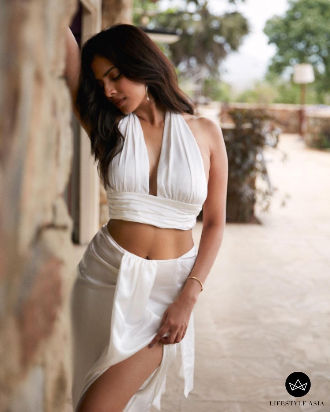 malavika mohanan hot photos showing glamour in social media