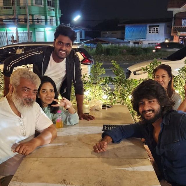 ajith kumar selfie with amir pavni and cibi photos trending