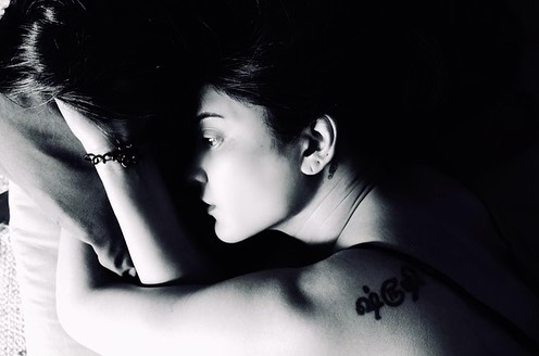 shruthi haasan hot photos on bed getting viral